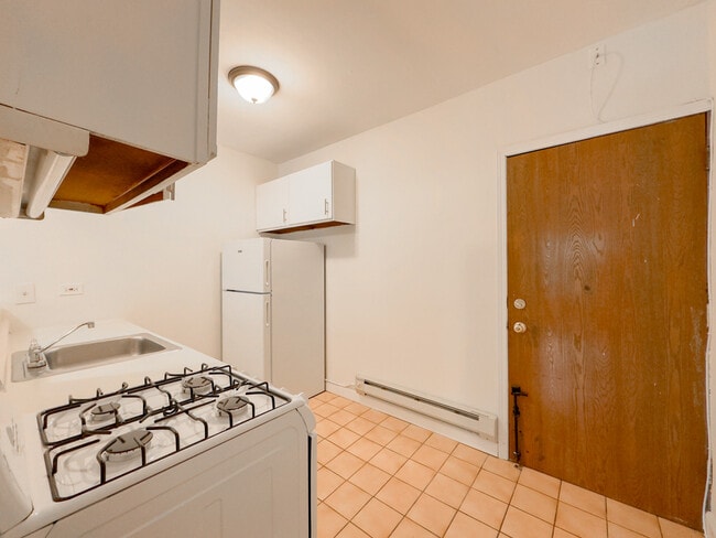 Building Photo - 828 W Cornelia