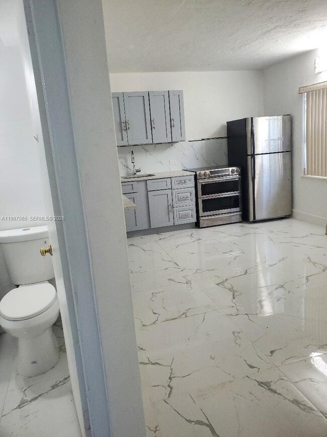 Building Photo - 15300 Leisure Dr