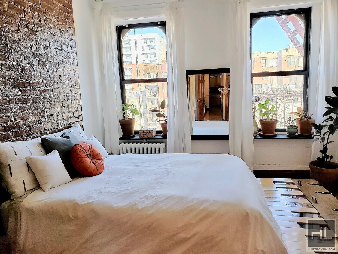 Foto principal - 420 E 119th St