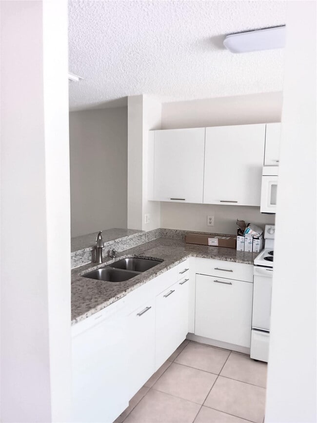 Foto del edificio - 20869 NW 2nd St