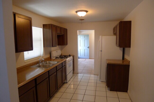 Foto del edificio - Rare 4-Bedroom Single-Family in Sky Lake close to Florida Mall