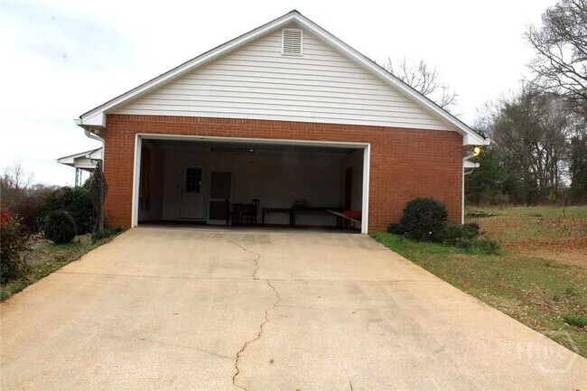 Building Photo - 2300 Colham Ferry Rd