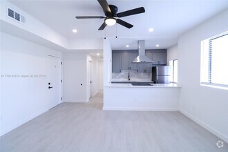 Building Photo - 221 SW 11th Ave