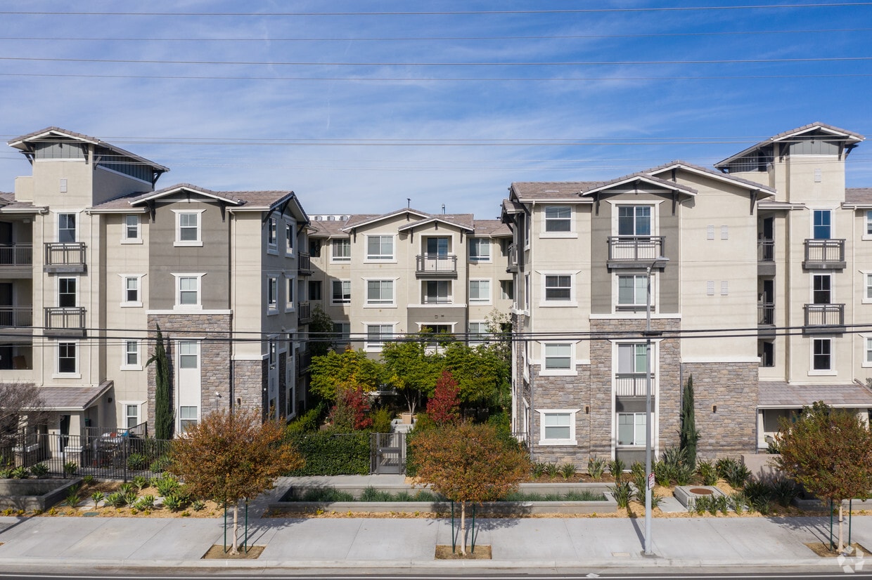 Alder Apartments in Northridge, CA