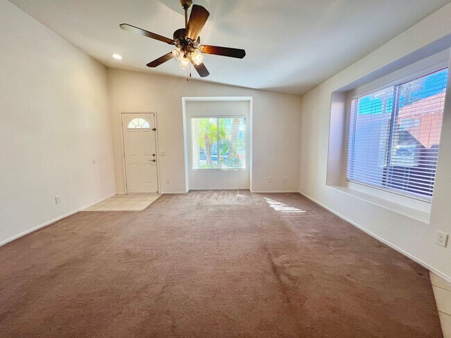 Building Photo - AVAILABLE NOW!!! 3 Bedroom 2 Bathroom Home in La Quinta