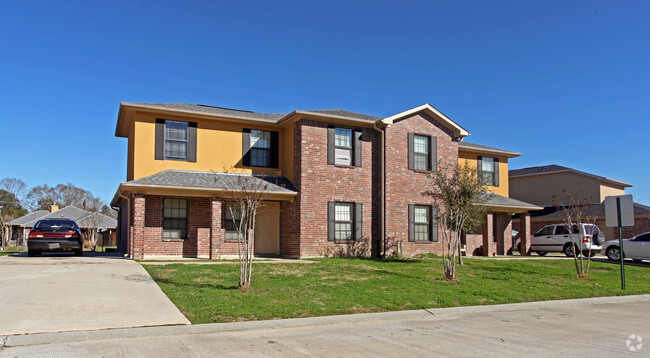 Building Photo - Townhomes of Sherwood Forest