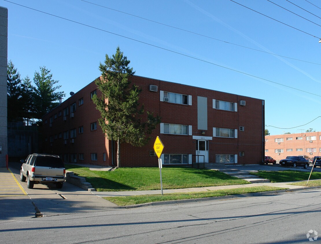 Primary Photo - 3011 Burt St