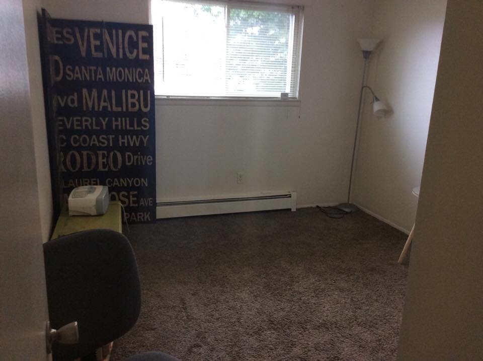 BEDROOM - 3952 Mayfield Ave NE
