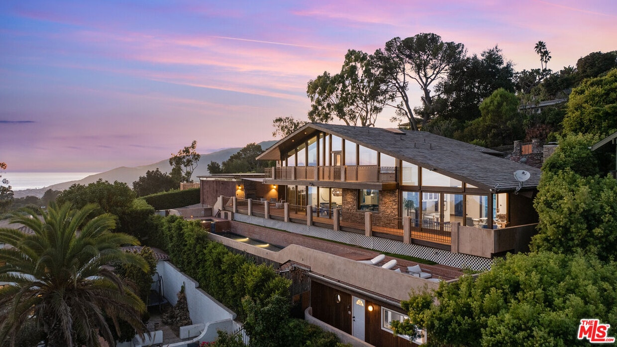 Foto principal - 620 Resolano Dr