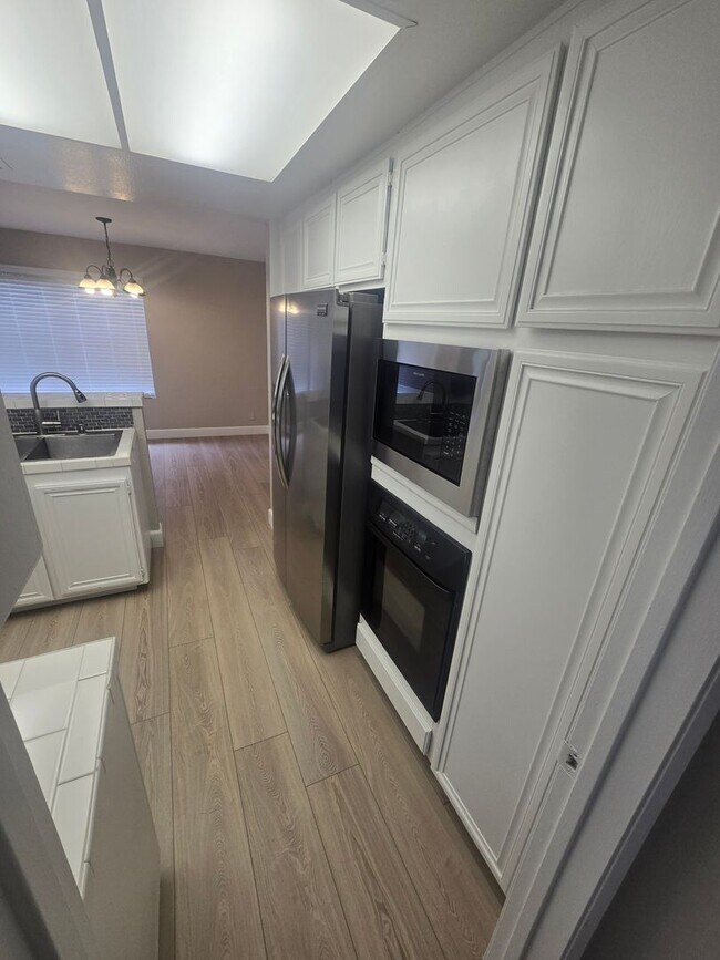 Foto del edificio - 2 Story Townhouse in Point Loma