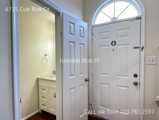 Foto del edificio - 6715 Cub Run Ct