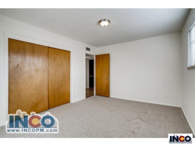 Building Photo - Live it up in Lakewood! 2 bed 2 bath near ...