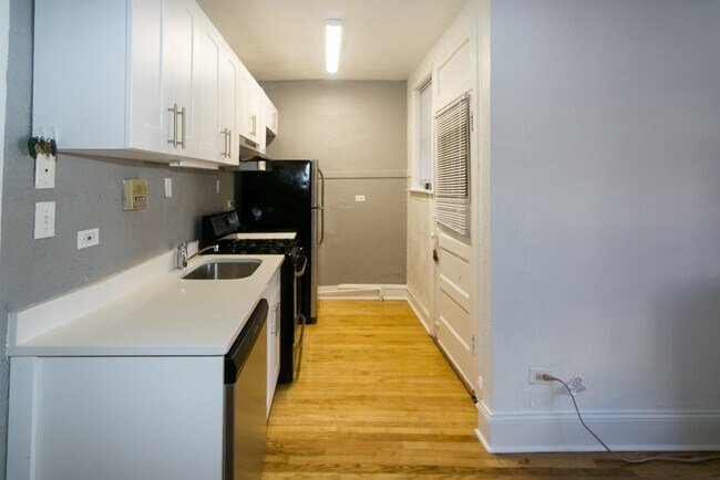 Foto del edificio - 633 W Cornelia Ave