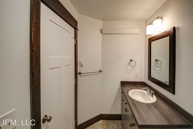 Building Photo - 1160 Rosa Way