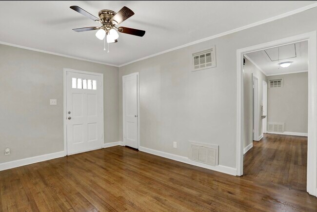 Building Photo - 1080 Larry Ln