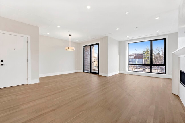 Photo - 3352 N Ashland Ave Apartment