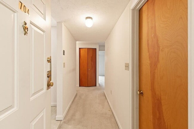 Photo - 100 High St Apartment