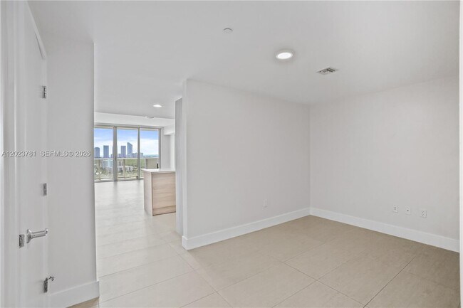 Foto del edificio - 16385 Biscayne Blvd