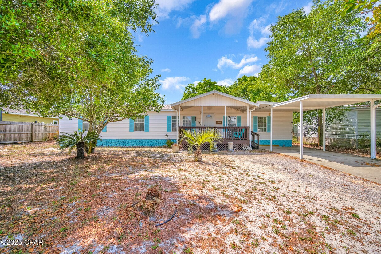 Foto principal - 22011 Lakeview Dr