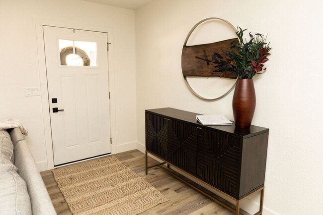 Building Photo - Beautiful Lake Havasau Home