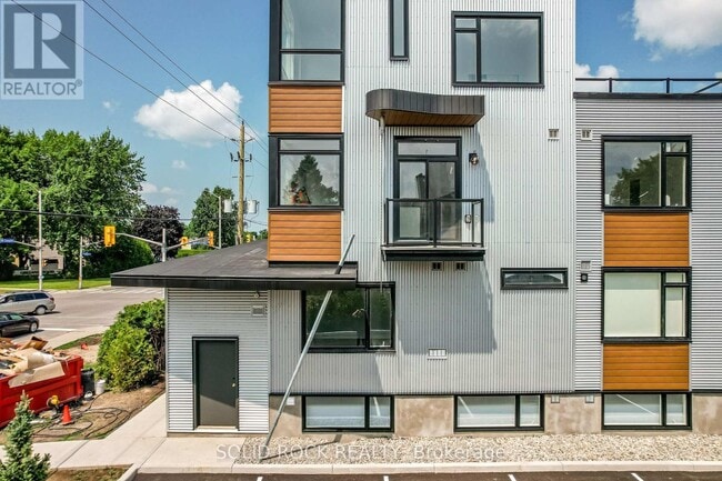 Building Photo - 845 Champlain St