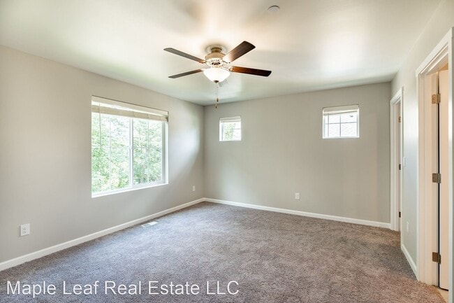 Building Photo - 4 br, 2.5 bath House - 8724 E Gilman Ave