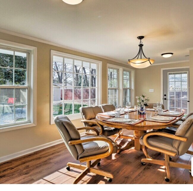 Photo - 385 Whitlock Ave SW House