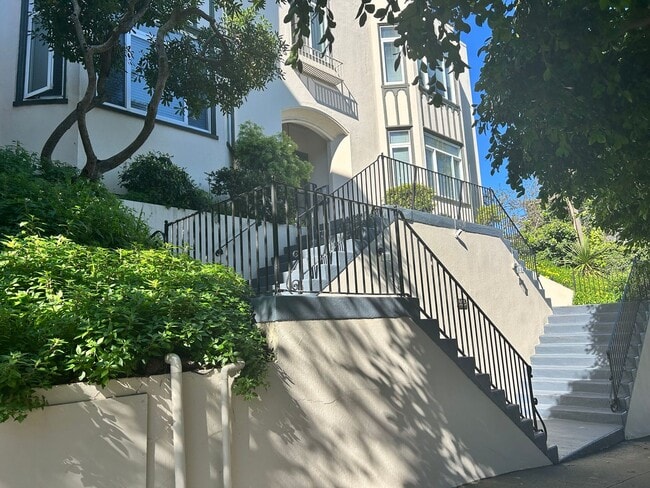 Russian Hill Large Studio Condo! - Russian Hill Large Studio Condo!