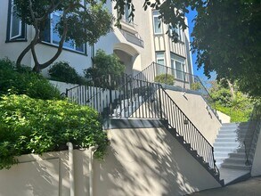 Building Photo - 1925 Leavenworth St