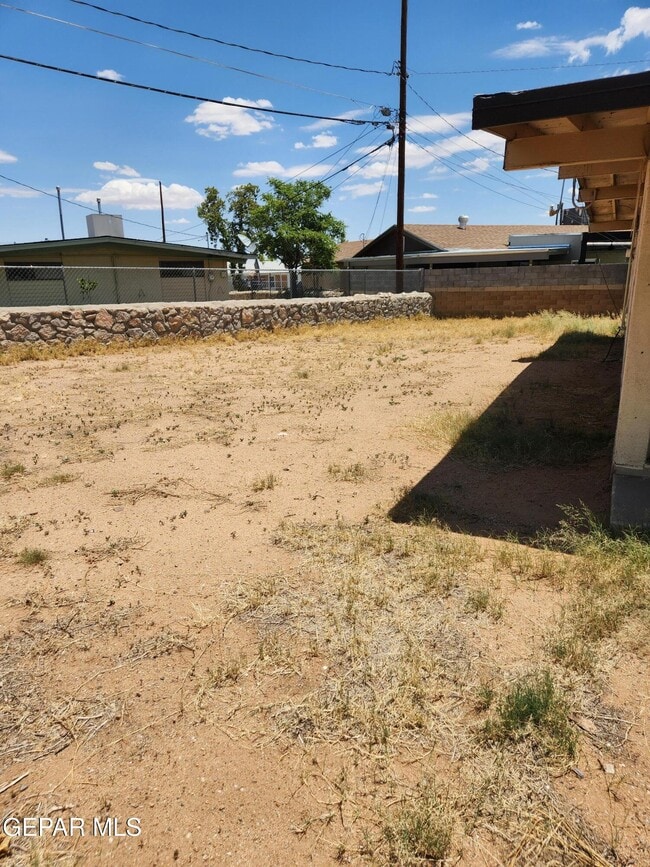 Building Photo - 10331 Blythe Dr