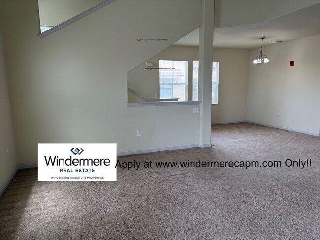 Foto del edificio - Absolute MUST See Condo In Immaculate Condition With Open Flowing Floor Plan!