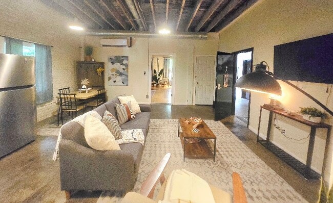 Building Photo - 1009 Jefferson St