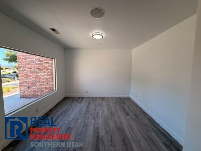 Foto del edificio - Legacy Townhome