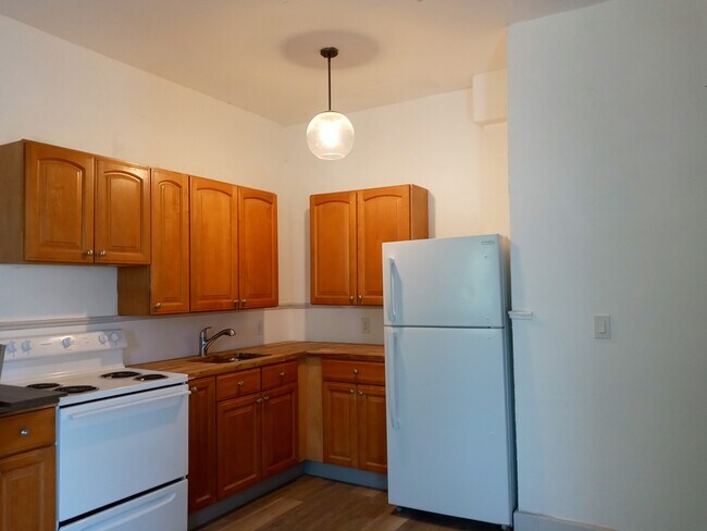 kitchen - 10 Rosemary St