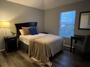 Building Photo - 4718 Dorchester Heights Ln