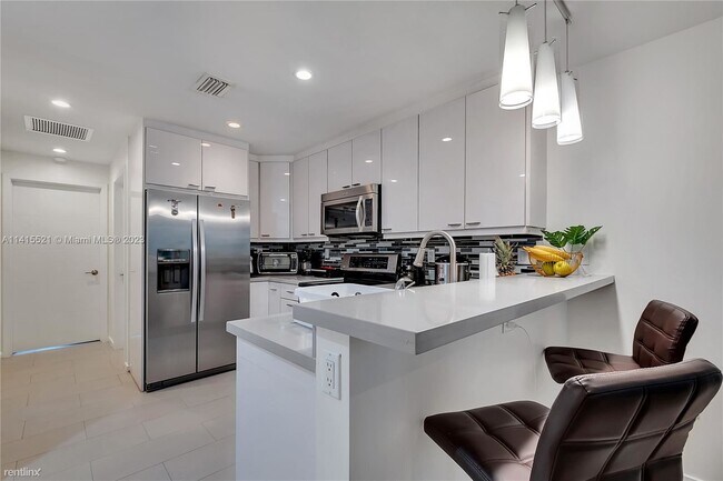 Building Photo - 3 br, 2 bath House - 7244 SW 22nd St # B