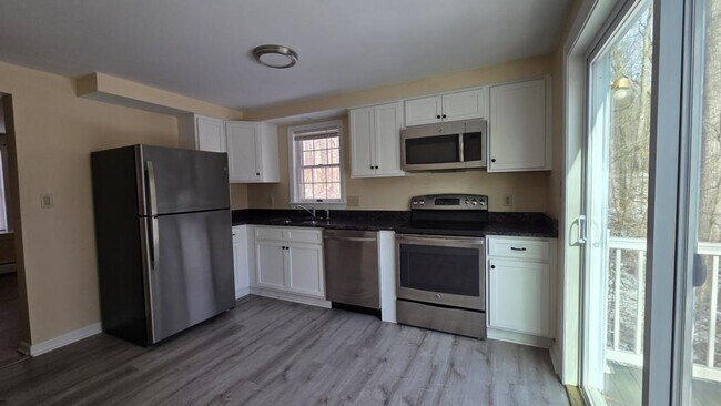 Foto del edificio - 27 N Main St