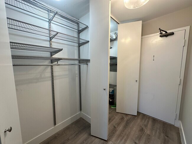 Building Photo - 1212 N LaSalle-2604