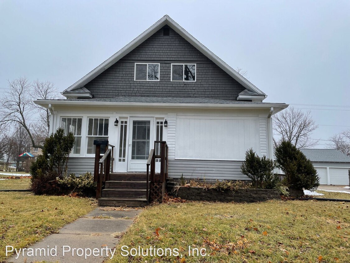 2 br, 2 bath House 2512 Willis Ave House Rental in Perry, IA