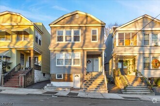 Building Photo - 15 Fessenden Pl