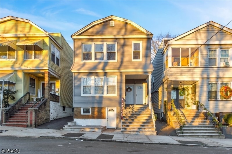 Primary Photo - 15 Fessenden Pl