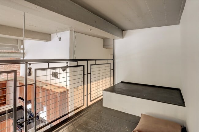 Foto del edificio - 915 N San Jacinto St