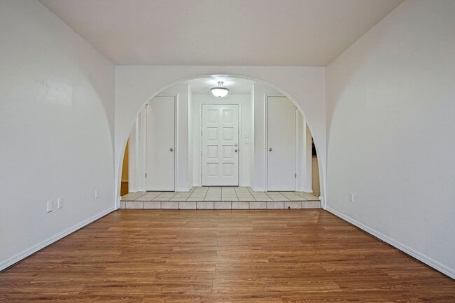 Building Photo - Beautifully Renovated 3bed/  2bath in Del city!   Bonus room in the Master bedroom!!