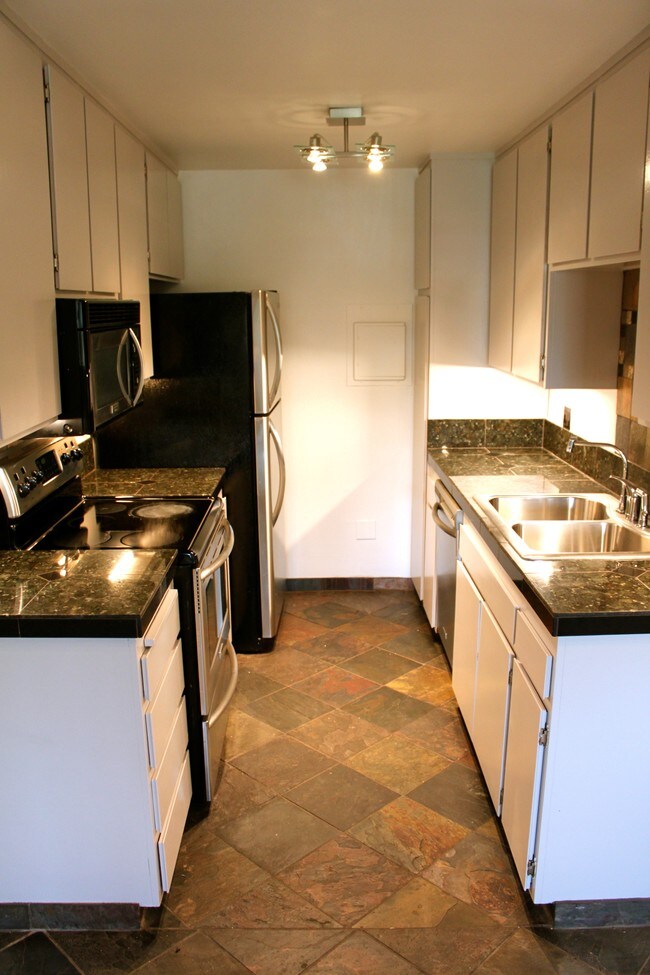 Kitchen - 5460 White Oak Ave