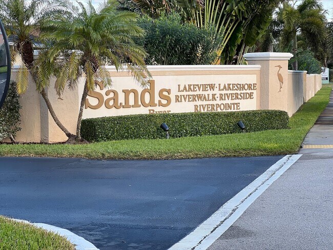 Foto del edificio - 3218 S Lakeview Cir