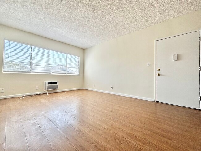 Foto del edificio - 1656 Arlington Ave Los Angeles, CA 90019