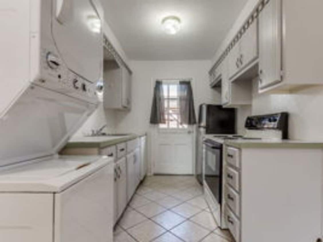 Primary Photo - 2 bed/ 1 bath condo in Bethany