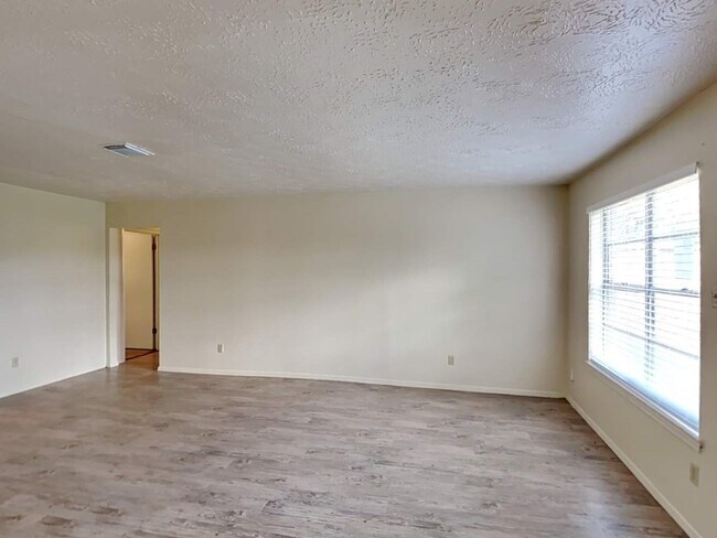 Foto del edificio - 9812 Robin St