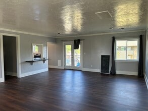 1040 Main St