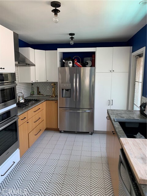 Building Photo - 4915 Hartwick St